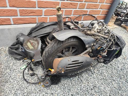 Complete motor 50cc klasse b met weinig km, Fietsen en Brommers, Brommeronderdelen | Scooters, Zo goed als nieuw, Overige merken