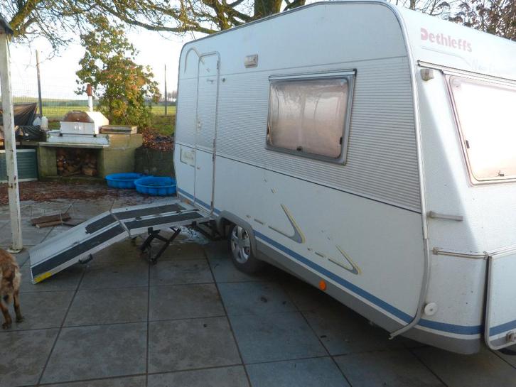 Caravan uitgerust met PMR, Caravans en Kamperen, Caravans, Particulier, tot en met 2, 500 - 750 kg, Rondzit, Dethleffs, Omvormbare zithoek