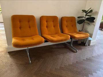 Artifort wachtkamer bank beschikbaar voor biedingen