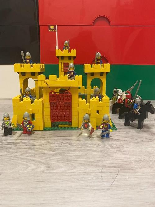 Lego Classic - 375 + 215 (Gele kasteel en Roodhuiden), Enfants & Bébés, Jouets | Duplo & Lego, Comme neuf, Lego, Ensemble complet