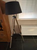 Lamp, houten voet, zwarte kap, Huis en Inrichting, Lampen | Vloerlampen, Ophalen, Zo goed als nieuw