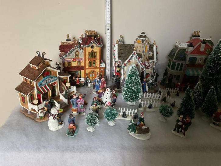 Volledig kerstdorp, Hobby en Vrije tijd, Overige Hobby en Vrije tijd, Zo goed als nieuw, Ophalen
