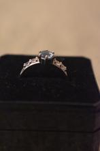 Verlovingsring, Handtassen en Accessoires, Nieuw, Ophalen of Verzenden, 17 tot 18, Met edelsteen