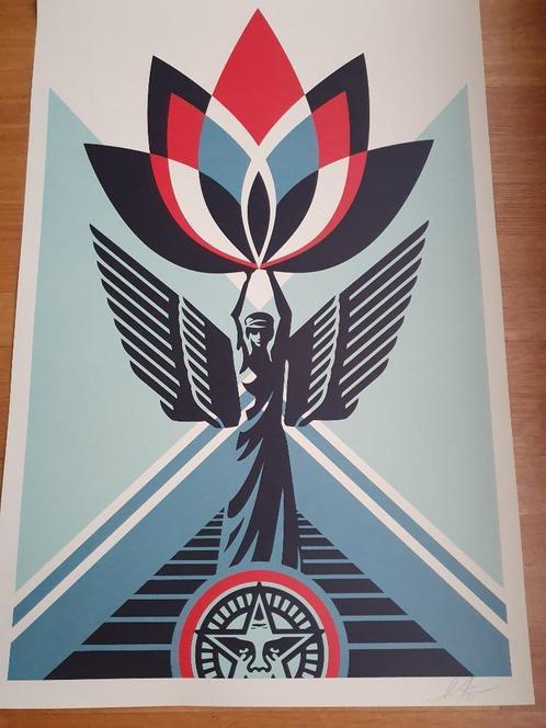 Shepard Fairey (Obey): Lotus Angel, gesign. + koperen munt, Antiek en Kunst, Kunst | Etsen en Gravures, Ophalen of Verzenden