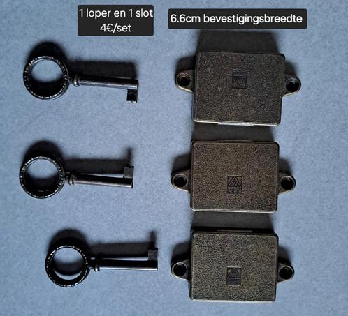 kast sloten met sleutel, Antiek en Kunst, Antiek | Gereedschap en Instrumenten, Ophalen of Verzenden