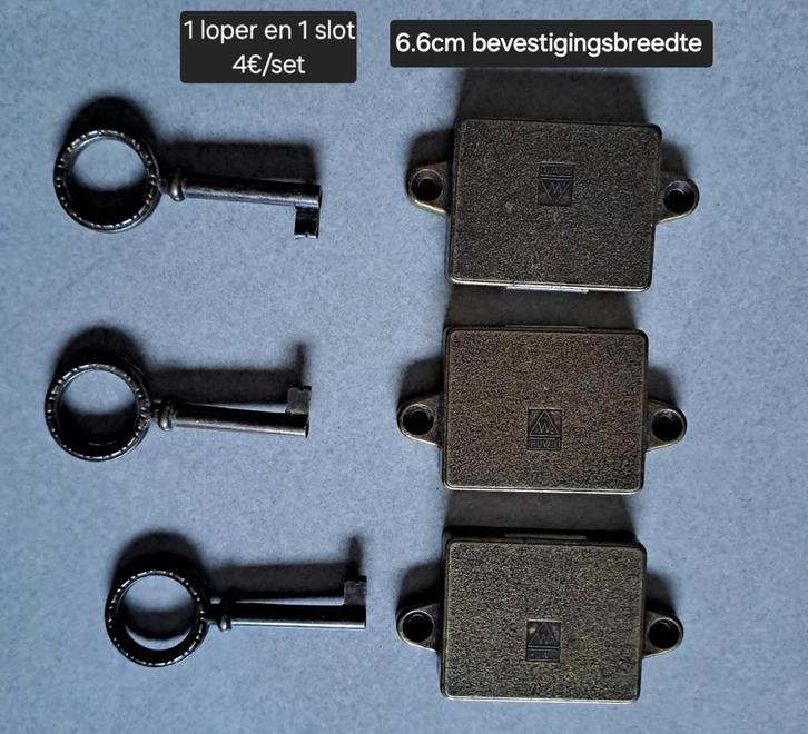 kast sloten met sleutel, Antiek en Kunst, Antiek | Gereedschap en Instrumenten, Ophalen of Verzenden