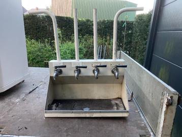 4 olie kranen voor de mancave of dergelijke beschikbaar voor biedingen