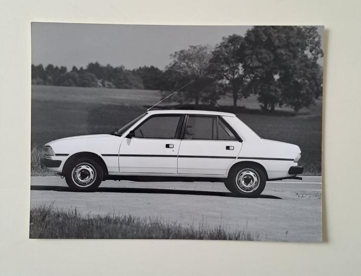 Peugeot 305 1977 -- PERSFOTO --, Boeken, Auto's | Folders en Tijdschriften, Nieuw, Peugeot, Ophalen of Verzenden