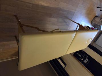 mobiele behandeltafel beschikbaar voor biedingen