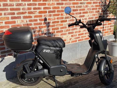 Elektrische scooter EVO Maxx E-Line Matt Black met maar 178k, Fietsen en Brommers, Snorfietsen en Snorscooters, Zo goed als nieuw