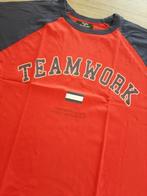 Bershka Teamwork rood-blauwe t-shirt Large, Comme neuf, Manches courtes, Taille 42/44 (L), Rouge