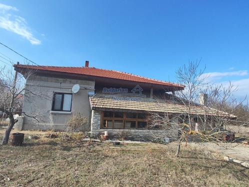 Bulgarian house with new roof 7km from Balchik and the beach, Immo, Buitenland, Overig Europa, Woonhuis, Dorp
