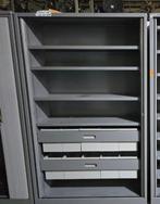 Armoire métallique avec tiroirs et bac de rangement