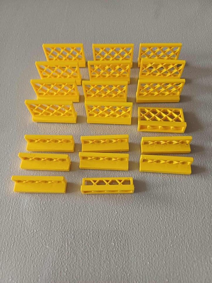 Vintage lotje gele hekjes , 20 stuks zie mijn aanbiedingen, Kinderen en Baby's, Speelgoed | Duplo en Lego, Gebruikt, Lego, Ophalen