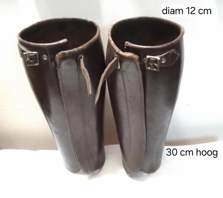 Legging en cuir ancien, Collections, Objets militaires | Général, Envoi