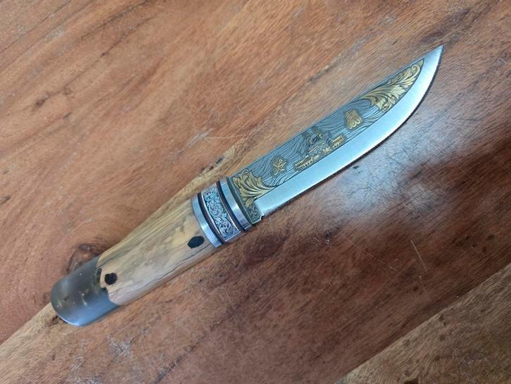Mooi handgemaakt mes n690 met gold solutions afwerking, Collections, Objets militaires | Seconde Guerre mondiale, Enlèvement ou Envoi