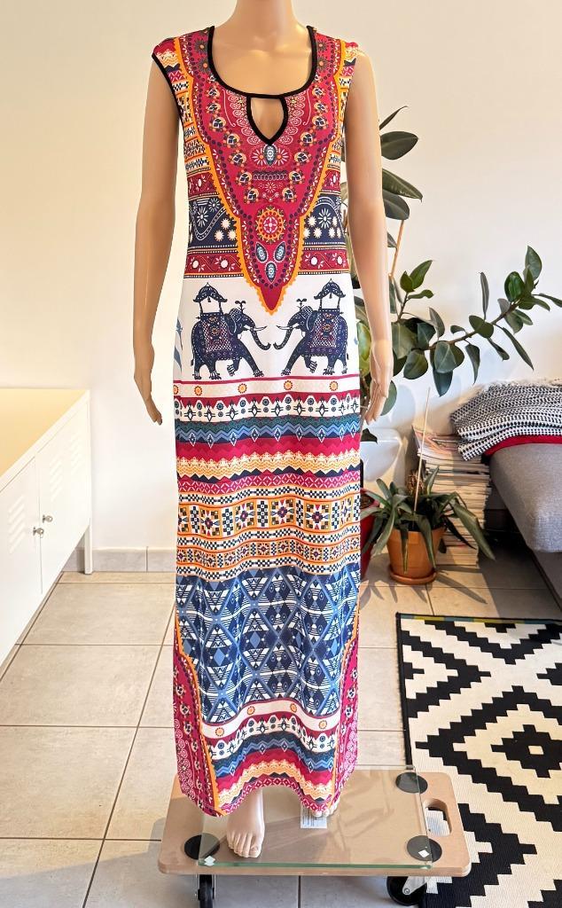 Beautiful long dress with ethnic elephant print (S/M) new, Kleding | Dames, Jurken, Nieuw, Maat 38/40 (M), Wit, Onder de knie