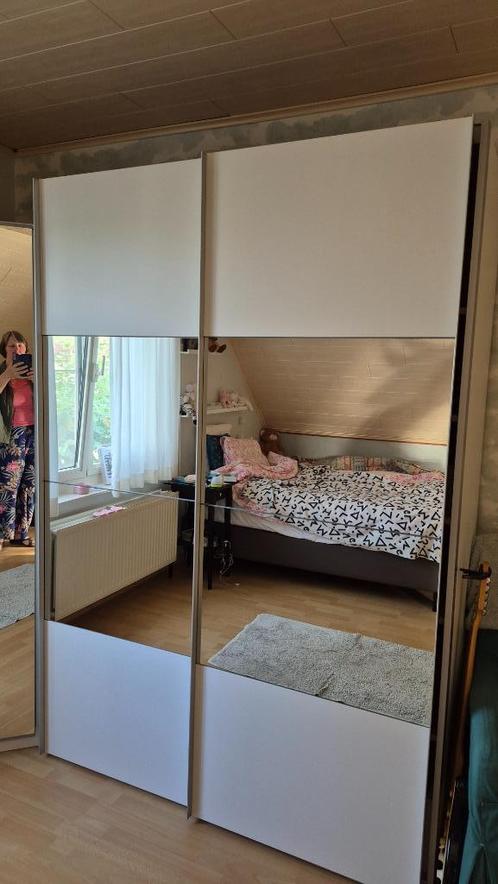 GRATIS - Kledingkast met schijfdeuren en spiegel, Huis en Inrichting, Kasten | Kleerkasten, Zo goed als nieuw, 200 cm of meer