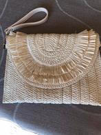 Leuk tasje (wristlet) in stro, Handtassen en Accessoires, Tassen | Damestassen, Ophalen of Verzenden, Nieuw, Beige, Avondtasje