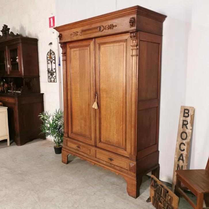 Hoge Antieke Mechelse kleerkast in zware eik H 214 B 143, Antiek en Kunst, Antiek | Meubels | Kasten, Ophalen