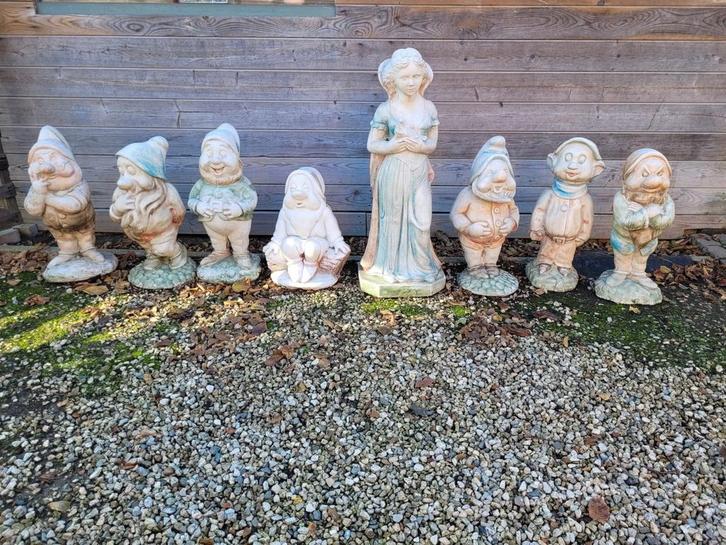 Sneeuwwitje en de zeven dwergen, Tuin en Terras, Tuinbeelden, Gebruikt, Tuinkabouter, Beton, Ophalen