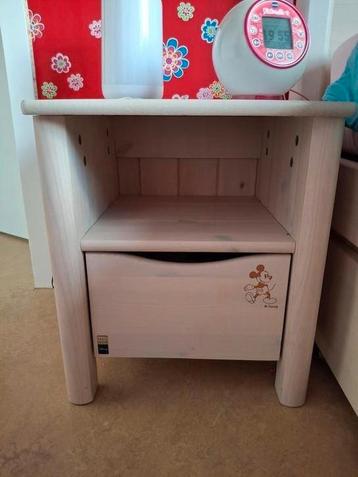 Nachtkastje vh lerk Lifetime small world Disney beschikbaar voor biedingen