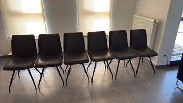 Stoelen voor eettafel beschikbaar voor biedingen