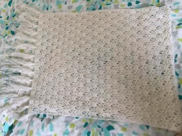 Warme witte sjaal - afm. 1,50 m x 55 cm + franjes 14 cm beschikbaar voor biedingen