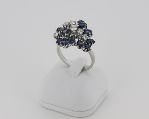 Vintage 18k witgouden ring bezet met diamanten en saffieren, Handtassen en Accessoires, Antieke sieraden, Ring, Goud, Met edelsteen