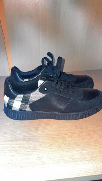 Burberry schoenen blue, Enlèvement