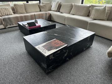 Set de 2 tables en vrai marbre noir beschikbaar voor biedingen