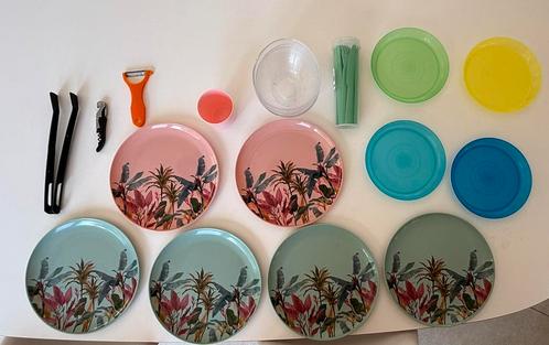 Plastic borden voor camping, Huis en Inrichting, Keuken | Tupperware, Gebruikt, Ophalen