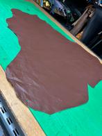 Bruin kleur kalf leer 1.1 mm dik oets stug en glad A -518, Hobby en Vrije tijd, Ophalen of Verzenden, Zo goed als nieuw, Bruin
