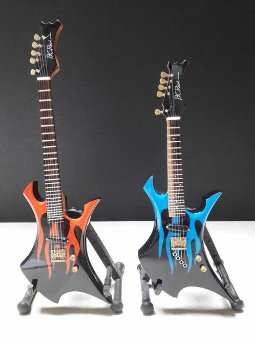 BC Rich Red & Blue mini guitar, Verzamelen, Muziek, Artiesten en Beroemdheden, Zo goed als nieuw, Instrument of Accessoires, Ophalen
