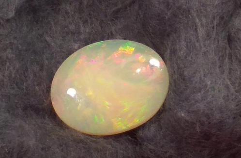 Prachtige opaal uit Australië edelopaal uit Queensland., Verzamelen, Mineralen en Fossielen, Ophalen of Verzenden