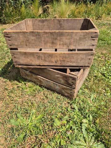 Oude houten fruitkisten beschikbaar voor biedingen