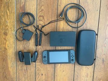 Nintendo Switch met draagcase beschikbaar voor biedingen