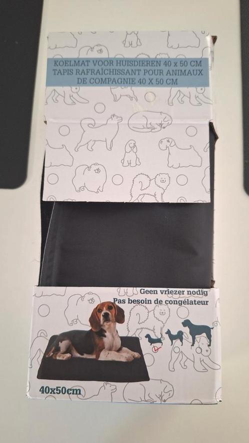 Nieuw Zwarte Koelmat 40x50 cm, Dieren en Toebehoren, Hondenmanden, Zo goed als nieuw, Ophalen of Verzenden