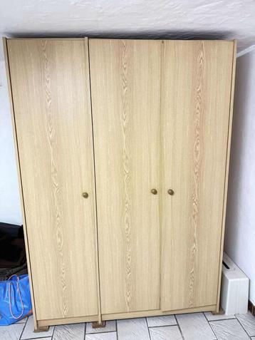 Lichte kast beschikbaar voor biedingen