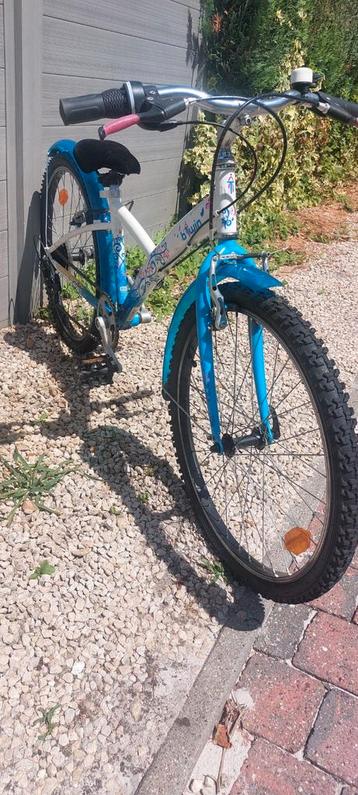 Vélo 24pouces fille 9ans à 12ans et environs 1m25 à 1m50  beschikbaar voor biedingen