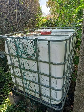 Watertank van 1000 liter beschikbaar voor biedingen