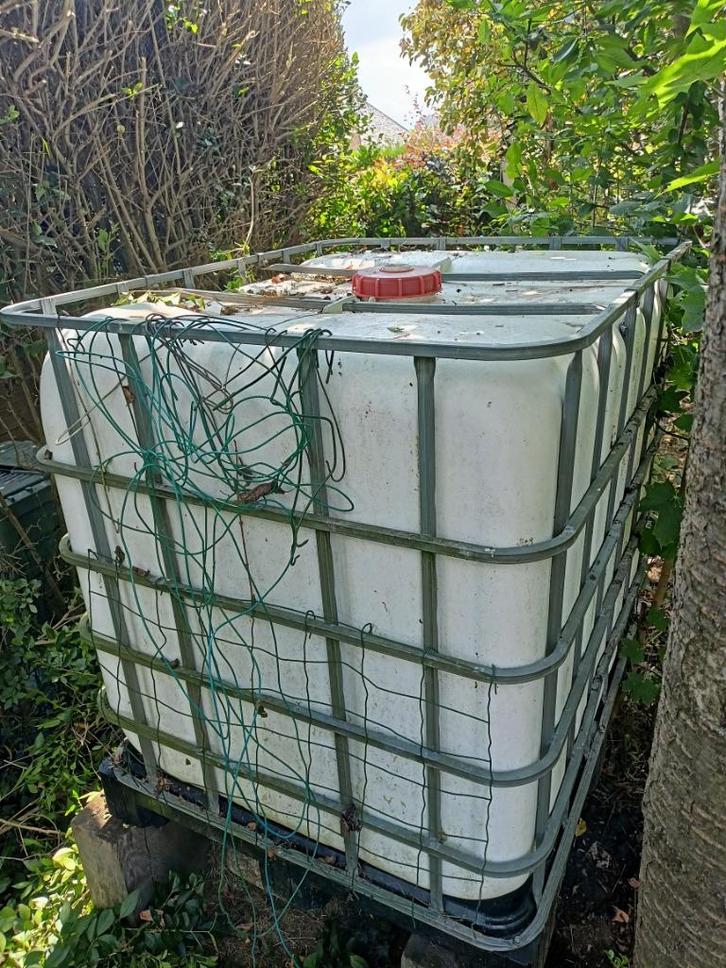 Watertank van 1000 liter, Tuin en Terras, Regentonnen, Gebruikt, Overige materialen, 150 liter of meer, Met kraantje, Ophalen