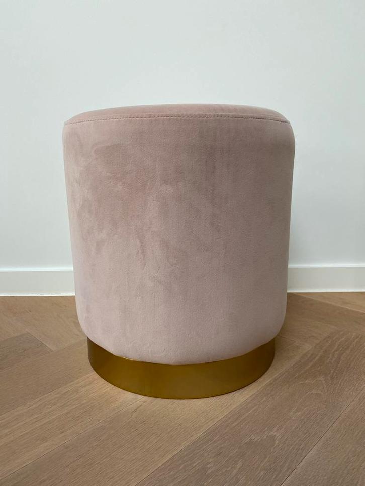 Roze poef velvet met messing voet, Huis en Inrichting, Zetels | Voetbanken en poefs, Zo goed als nieuw, Ophalen