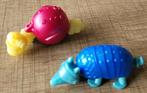 Miniatuurfiguurtjes: slak en gordeldier (Kindersurprise 2001, Ophalen of Verzenden, Zo goed als nieuw