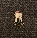 PIN - MOI JE ME SOIGNE - DENT - DENTS - TAND - GEBIT, Verzenden, Gebruikt, Overige onderwerpen, Speldje of Pin