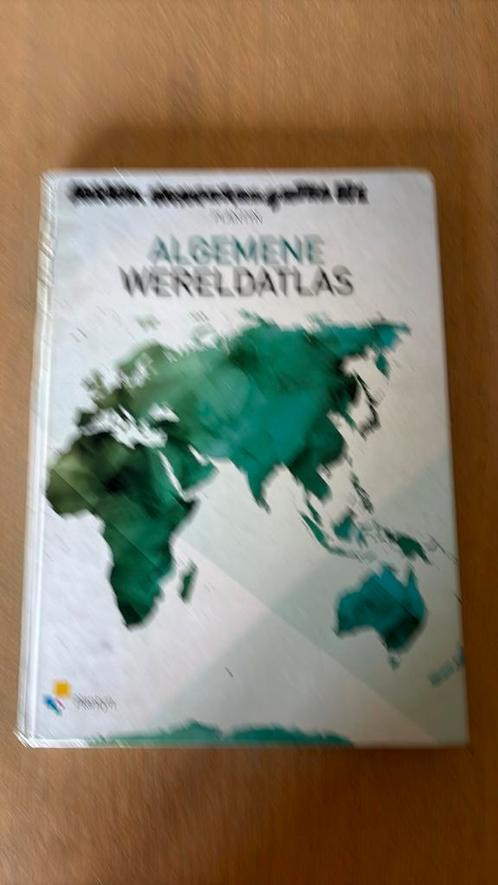 Atlas mondial général Plantyn édition 2017, Livres, Atlas & Cartes géographiques, Utilisé, Enlèvement ou Envoi