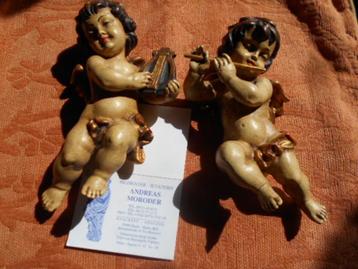 tirol, beeldhouwer andreas moroder, 2 houten engelen