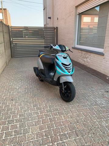 Piaggio zip a klasse (ruilen!) beschikbaar voor biedingen