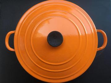 Le Creuset : ronde oranje kookpot in gietijzer  beschikbaar voor biedingen
