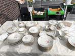 koffie en eetservies 2x12 personen van elk set ontbreekt 1ko, Antiek en Kunst, Antiek | Servies compleet, Ophalen